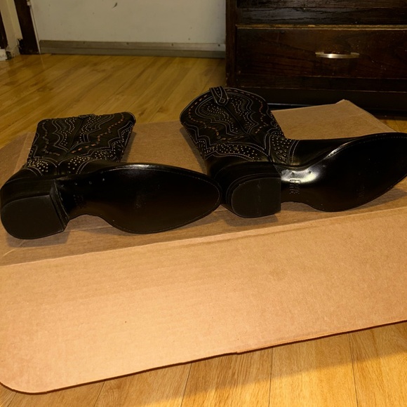 Beautiful,stunning Frye black boots with gorgeous studs on them zipper on side - Picture 5 of 10